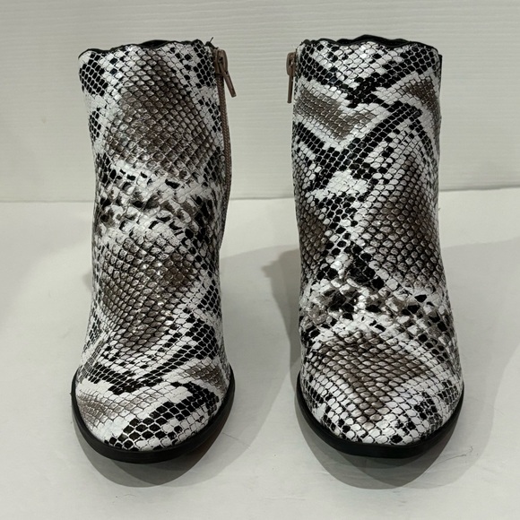 QUPID Women’s Snakeskin Pattern Ankle Booties Boots - black & white, size 6/7 - Picture 3 of 7